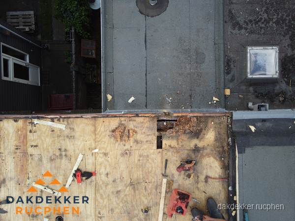 Dakschade en renovatie plat dak vanuit de lucht in Rucphen Dakschade en renovatie plat dak vanuit de lucht in Rucphen