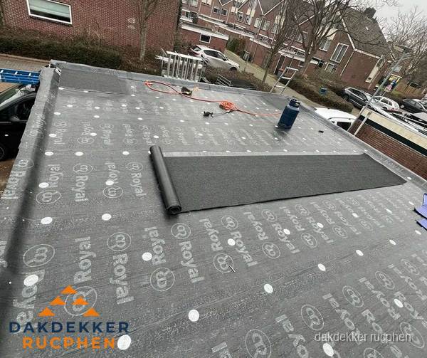 Dakrenovatie plat dak met bitumen dakbedekking in Rucphen