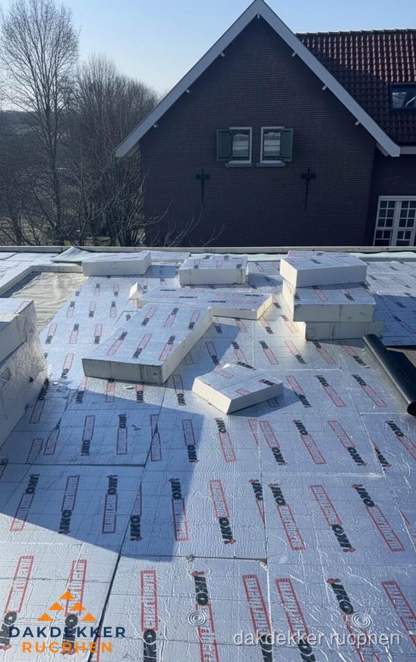 IKO PIR isolatieplaten op plat dak in Rucphen IKO PIR isolatieplaten op plat dak in Rucphen