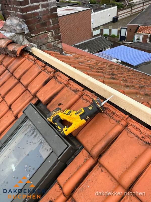 Kosten dak vervangen: werkzaamheden aan pannendak in Rucphen Kosten dak vervangen: werkzaamheden aan pannendak in Rucphen