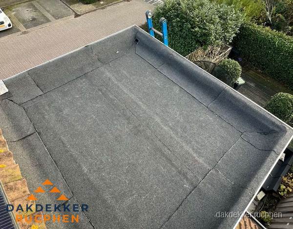 Gerenoveerd plat dak met nieuwe bitumen dakbedekking in Rucphen Gerenoveerd plat dak met nieuwe bitumen dakbedekking in Rucphen