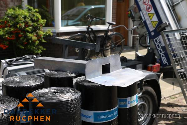 Dakbedekkingsmateriaal en dakgoot onderdelen in Rucphen