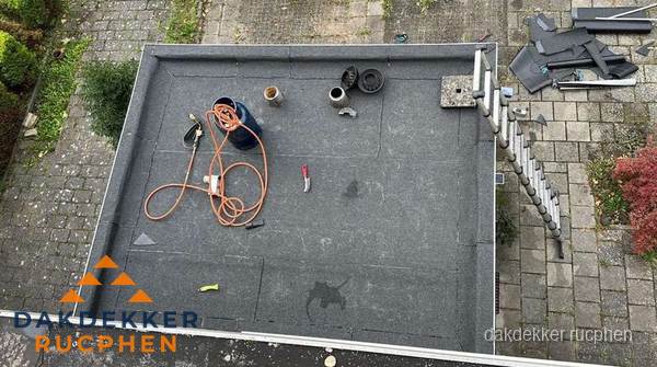 Plat dak met nieuwe bitumen bedekking in Rucphen Plat dak met nieuwe bitumen bedekking in Rucphen