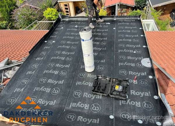 Dakrenovatie met Royal onderdak op plat dak in Rucphen