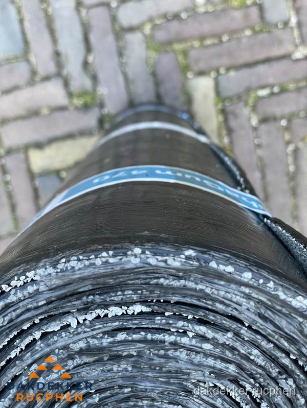 Rol bitumen dakleer met leislag voor plat dak in Rucphen Rol bitumen dakleer met leislag voor plat dak in Rucphen