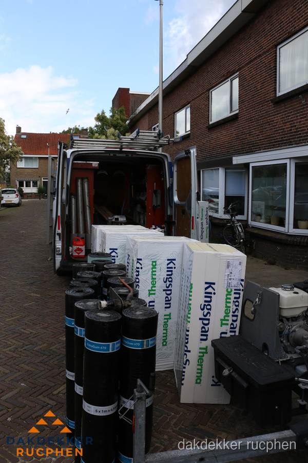 Levering van Kingspan isolatieplaten en bitumenrollen voor dakproject in Rucphen Levering van Kingspan isolatieplaten en bitumenrollen voor dakproject in Rucphen